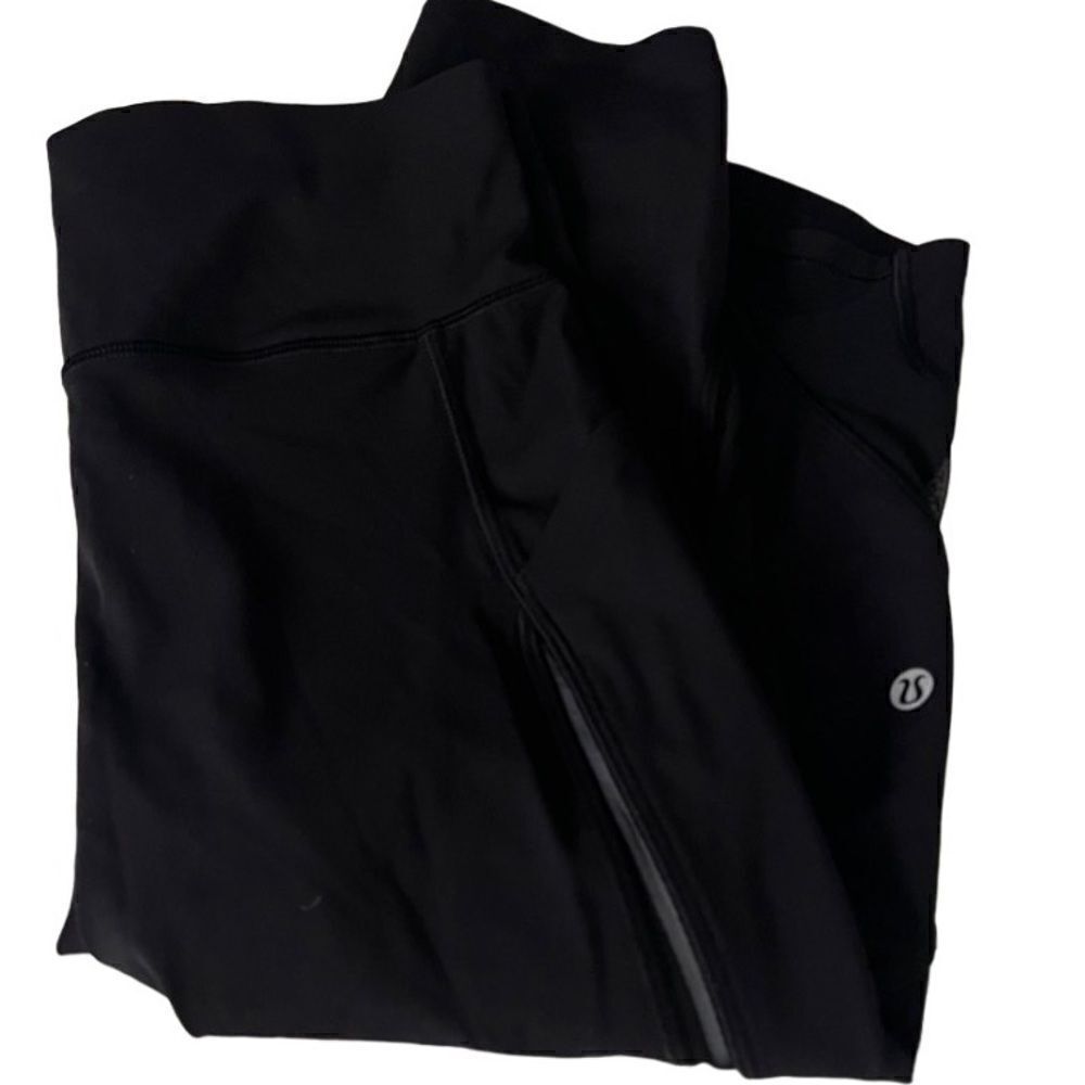 Lululemon Pace Perfect Black Side and Back Pockets 17 inch Crop Pants Size 6